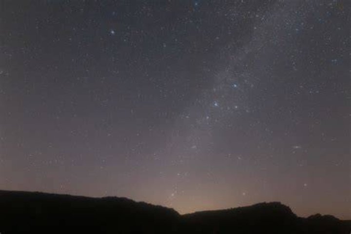 A comet newcomer and autumn returns: the night sky in September