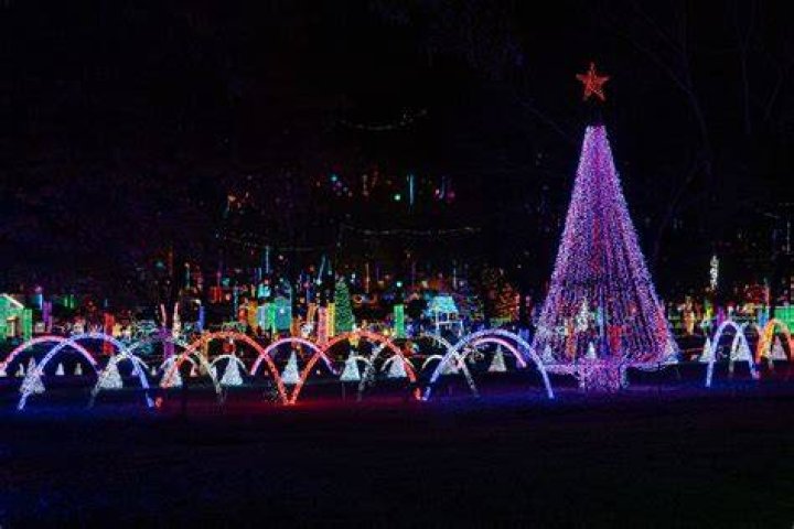 Antioch, Oklahoma Christmas Light Installation