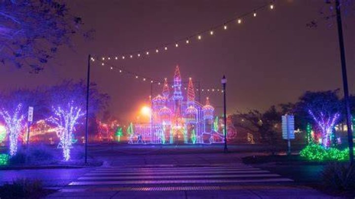 Atlanta, Mississippi Christmas Light Installation