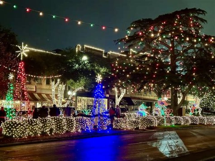 Austin, North Carolina Christmas Light Setup