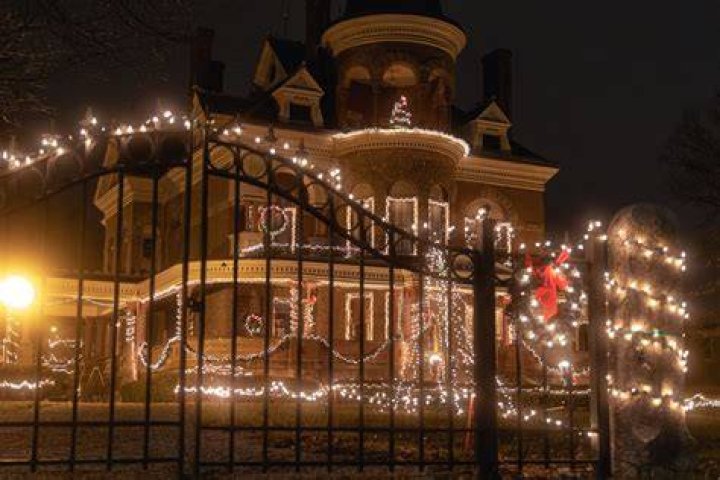 Avon, Indiana Christmas Light Setup