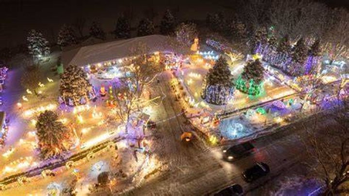 Carrollton, Iowa Xmas Light Setup