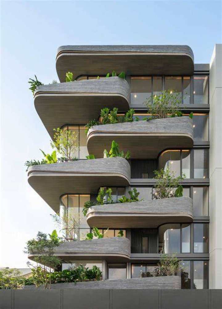 drooping bridges or protrusions,
“strings” through voids, bad edges near voids, “squished” skinny
towers