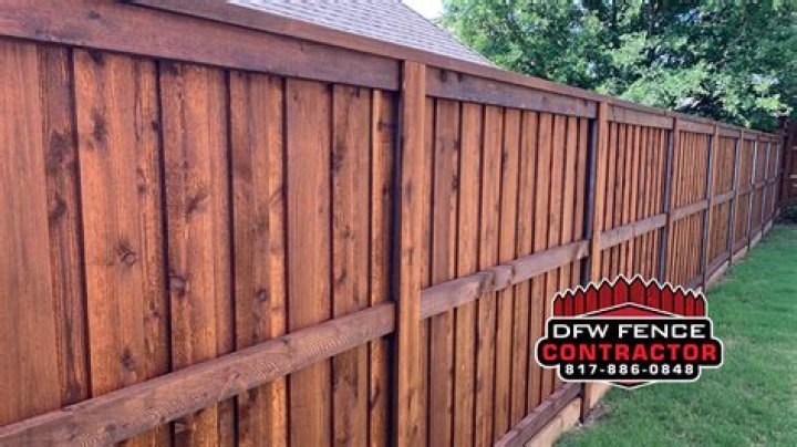 Fence contractor in Avondale, Texas