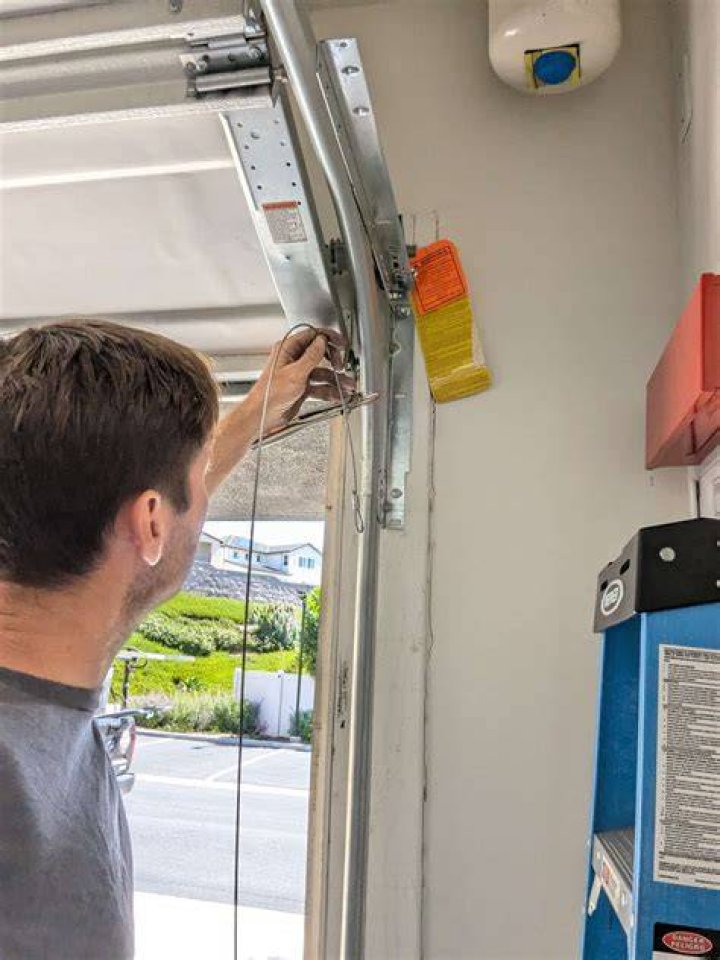 garage door repair service Yorba Linda, CA