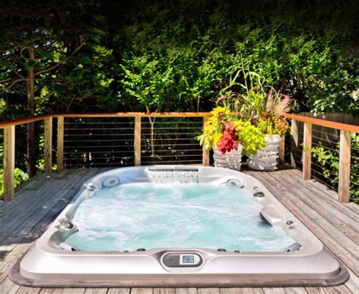 Garden Hot Tubs Tampa FL 33647