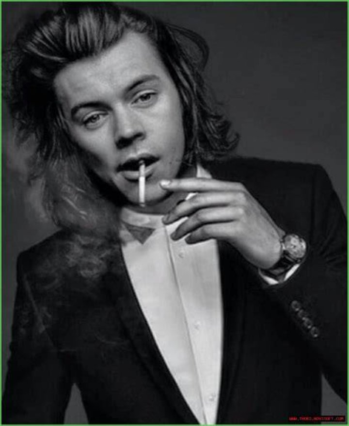Harry Styles' Smoking Habits: Unveiling The Truth