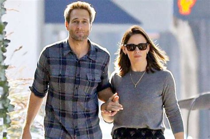 Is James Garner Related to Jennifer Garner? Unpacking the Shared Name