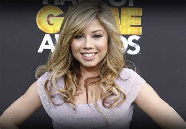 Jennette McCurdy's Hawaii Paparazzi Encounter