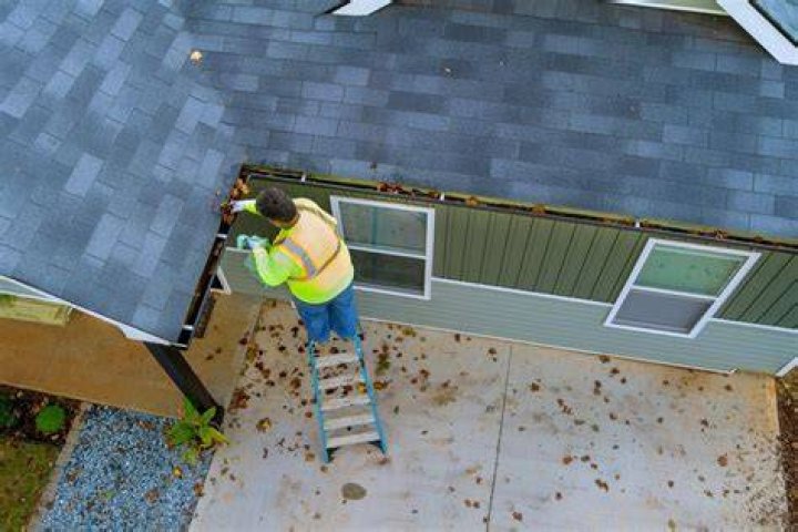 Learn How to Make Gutter Cleaning Easy in Omaha