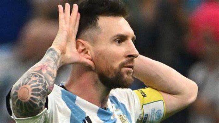 Messi Bathing Laminated Yamal: A Rare Sight