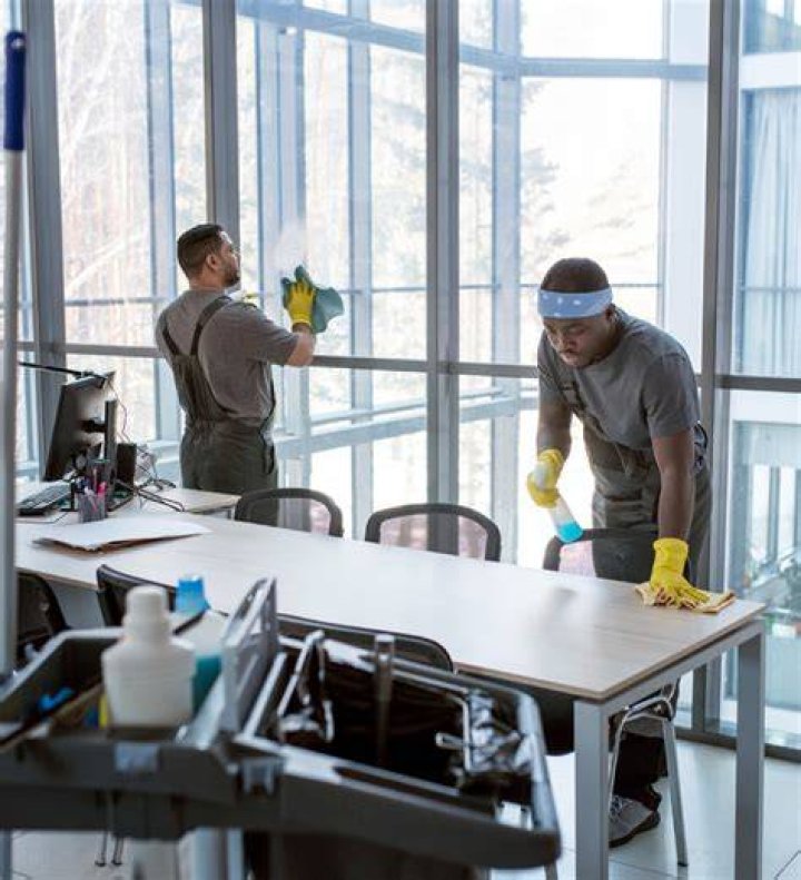 office cleaning chicago il - Commercial Cleaning