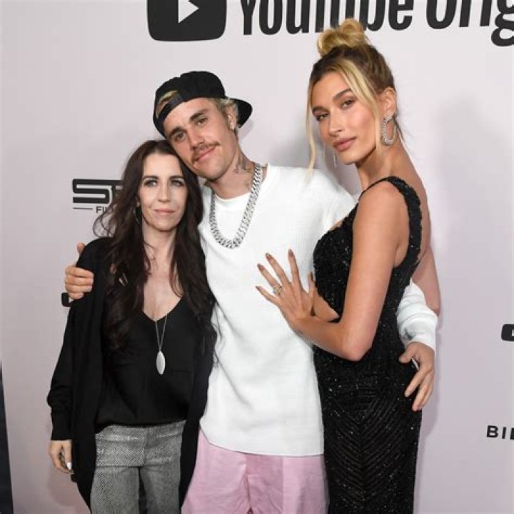 Raquelle Stevens And Hailey Bieber