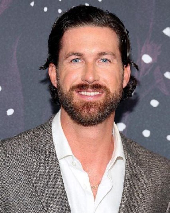 Riley Green Height in Feet: Unpacking the Stature of a Country Star