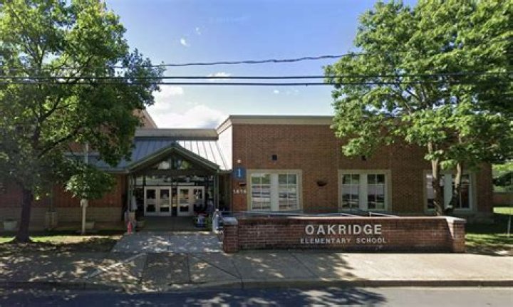 School Overviews / Oakridge Elementary School