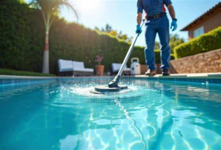 swimming pool cleaning services
