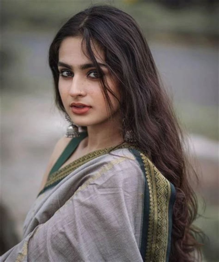 Uncover The Extraordinary World Of Ayesha Khan: A Wiki Of Revelations
