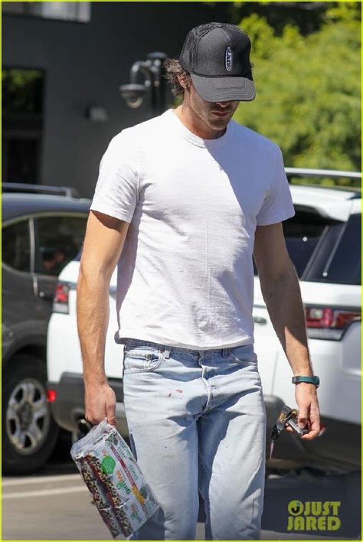 Unveil The Secrets: Jacob Elordi's Age Unraveled!