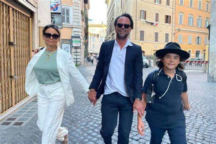 Unveiling The Life And Impact Of Walton Goggins' Wife, Leanne: Behind-the-Scenes Revelations