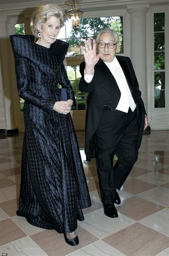Unveiling The Secrets: Nancy Kissinger's Height Explored