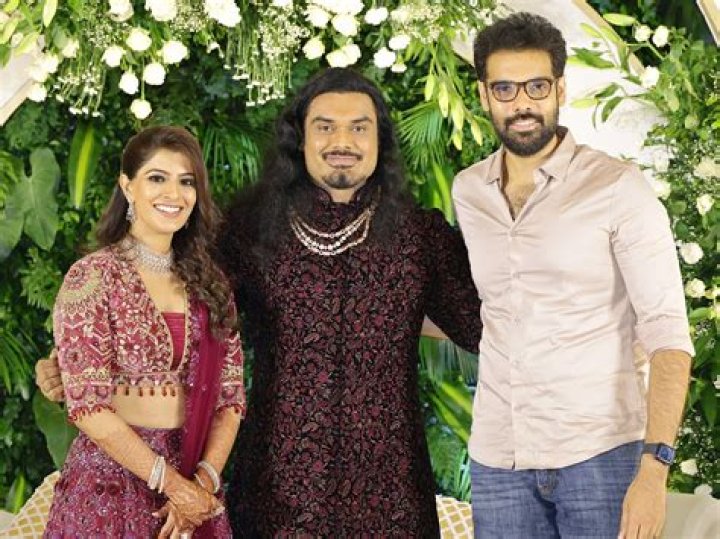 Unveiling The Secrets: Varalaxmi Sarathkumar's Height Explored