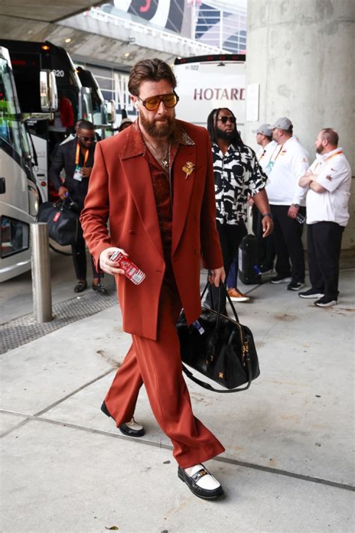 Unveiling Travis Kelce's Height And Its Impact