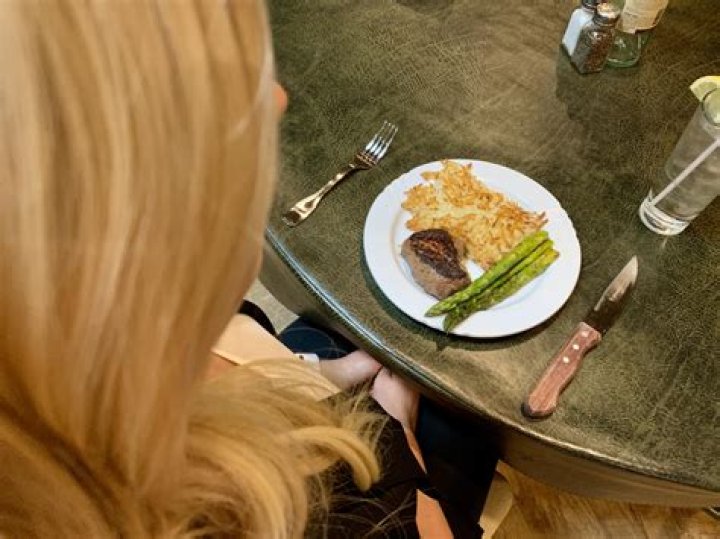 warren buffett steakhouse tip