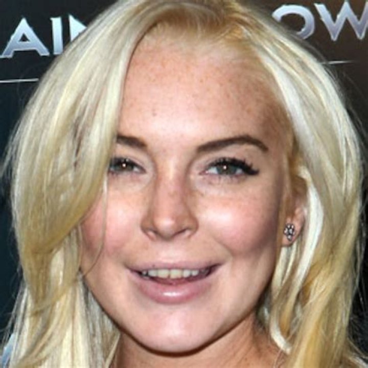 What's Up With Lindsay Lohan's Messed-Up Mouth? Here's What a Dentist Says...