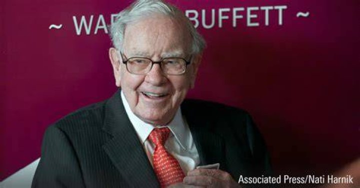 what did warren buffett get his degree in