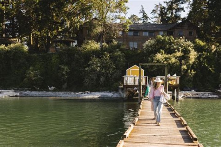 Whid-Isle Inn / Capt. Whidbey Inn