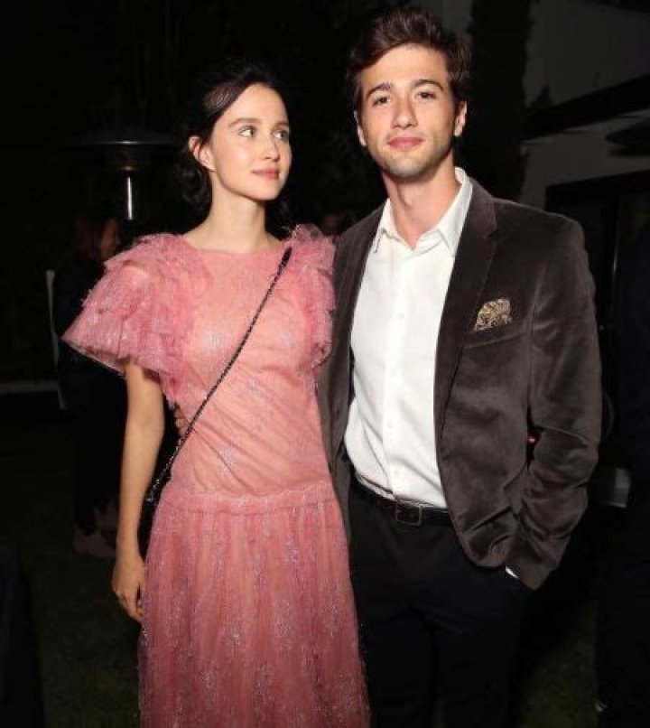 Who is Julia Telles Dating Now